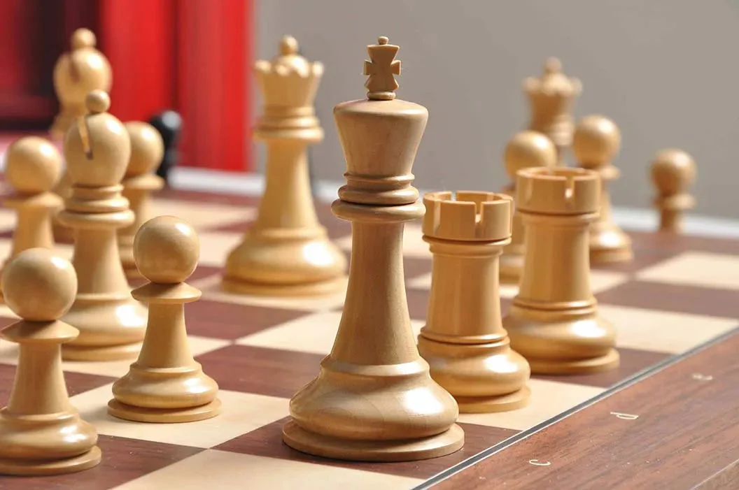 DGT Projects - Bluetooth Rosewood Board with Reykjavik Chess Pieces - Image 2