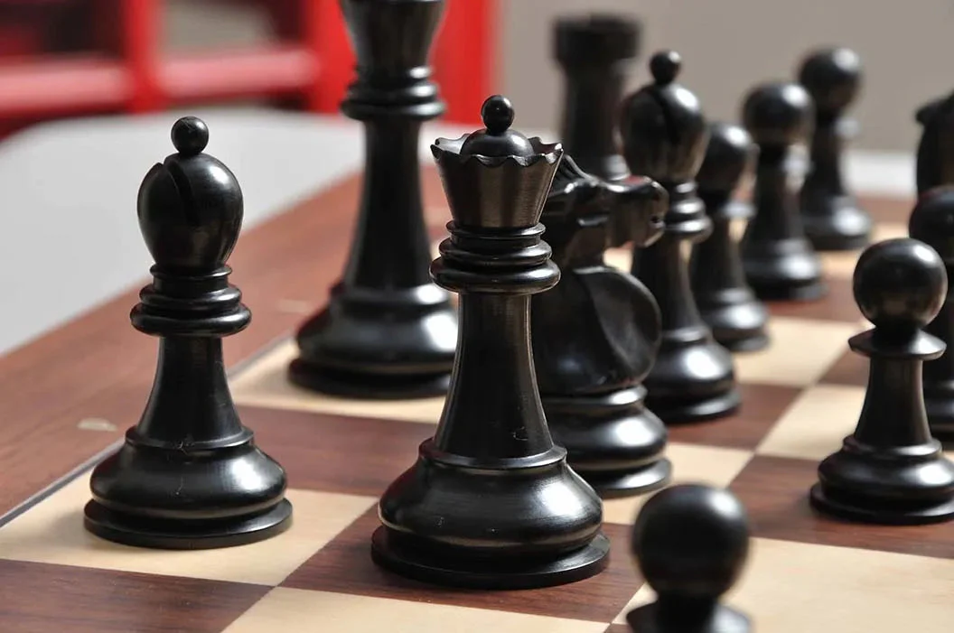 DGT Projects - Bluetooth Rosewood Board with Reykjavik Chess Pieces - Image 3