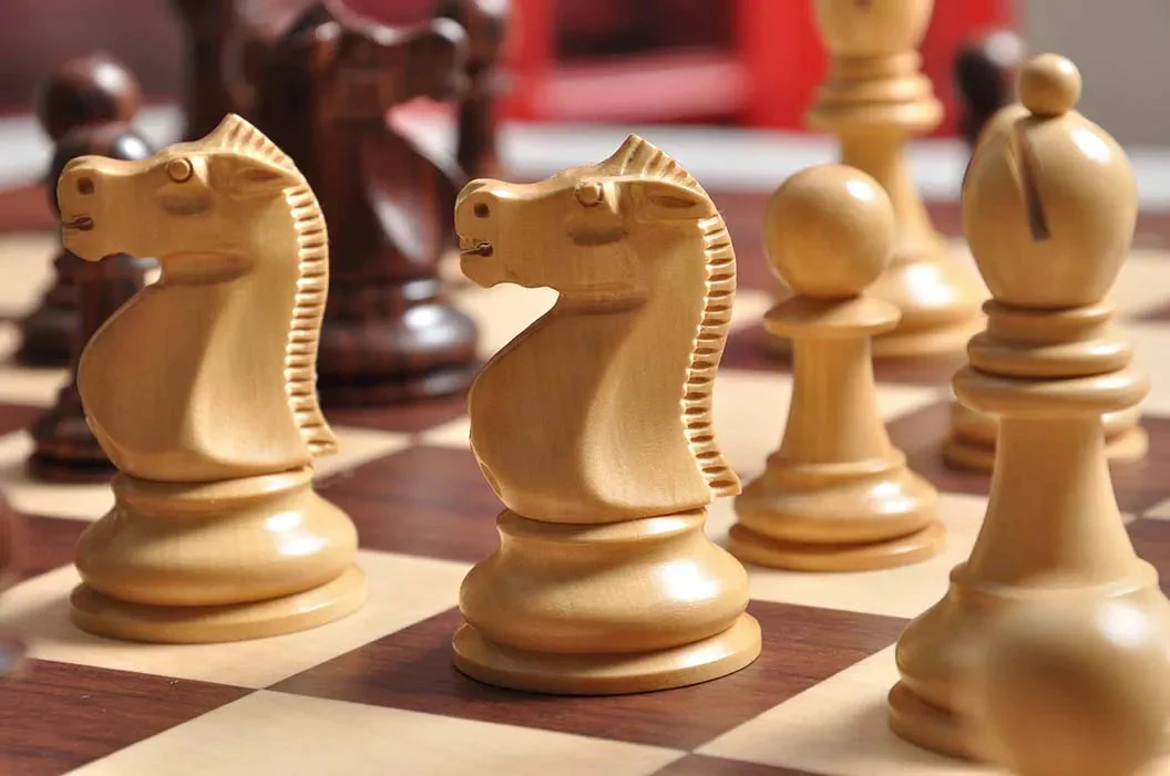 DGT Projects - USB Rosewood Board with Reykjavik Chess Pieces - Image 3