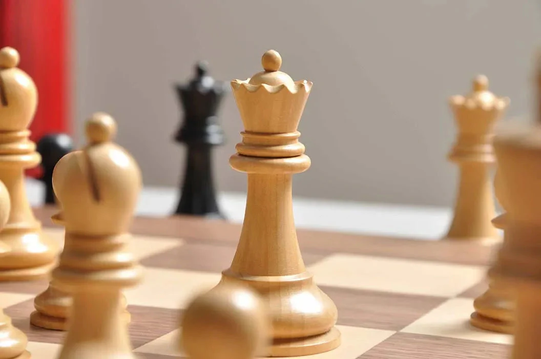 DGT Projects - USB Walnut Board with Reykjavik Chess Pieces - Image 2