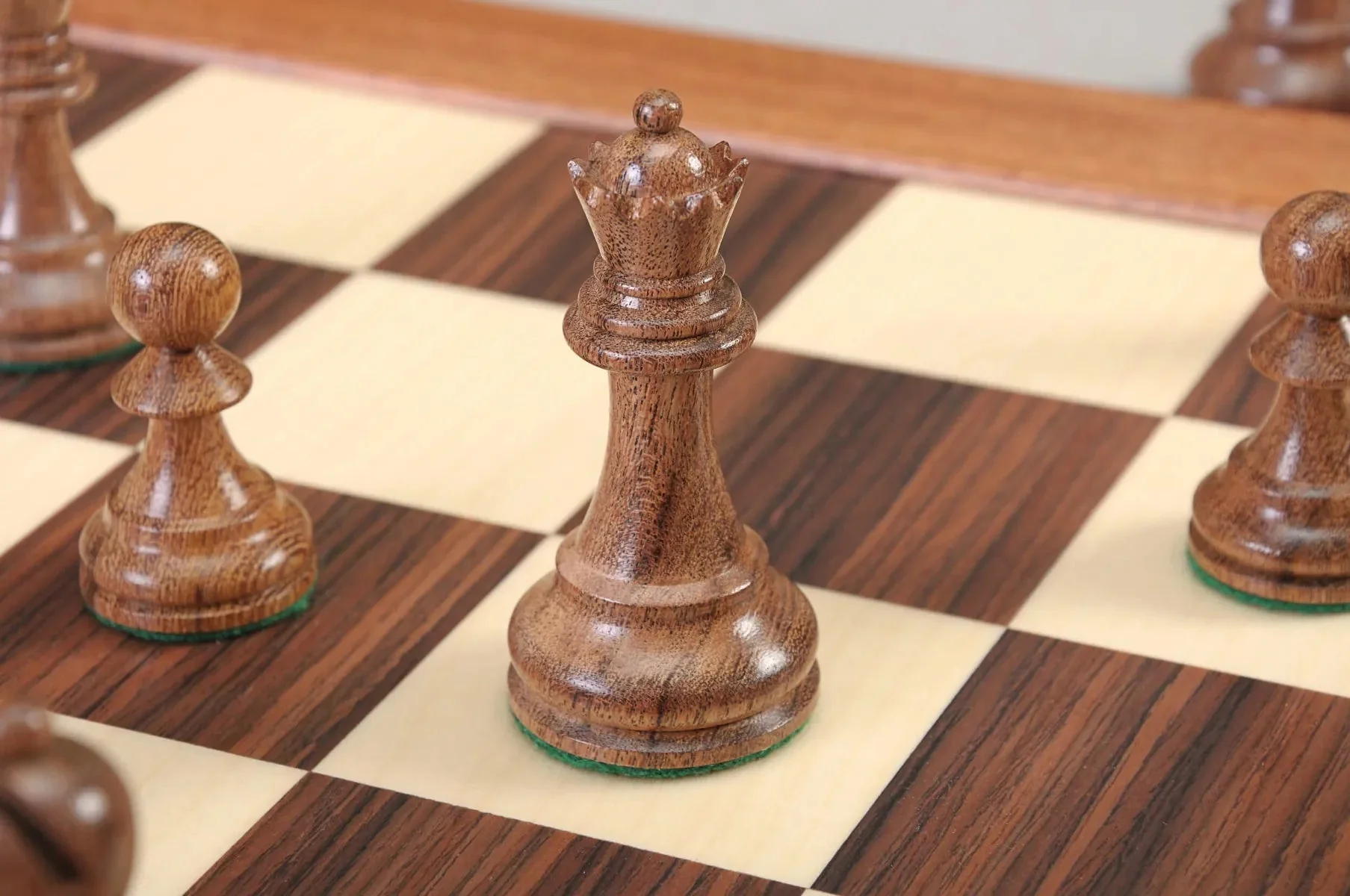 CLEARANCE - The Reykjavik Elite Series Chess Pieces - 3.75" King - Image 4