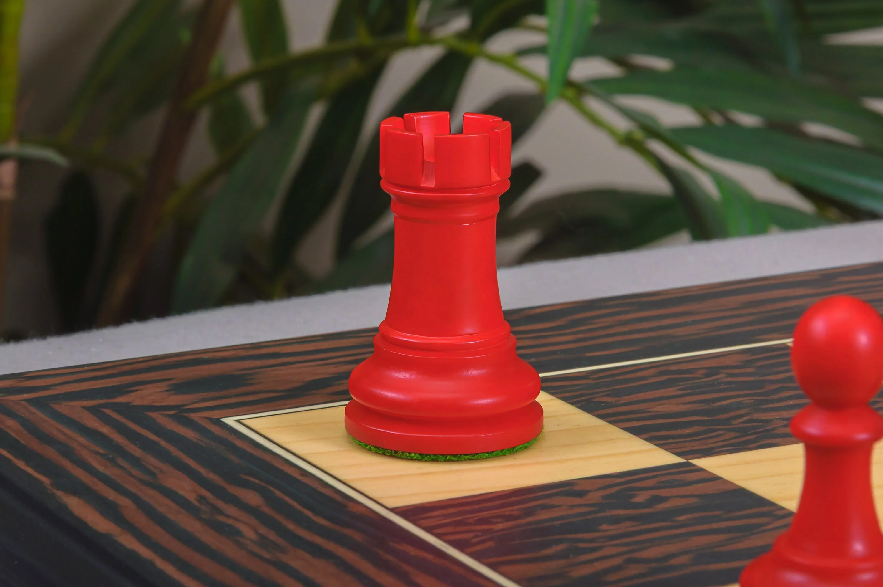 The Reykjavik II Series Bone Chess Pieces - 3.75" King - Image 3
