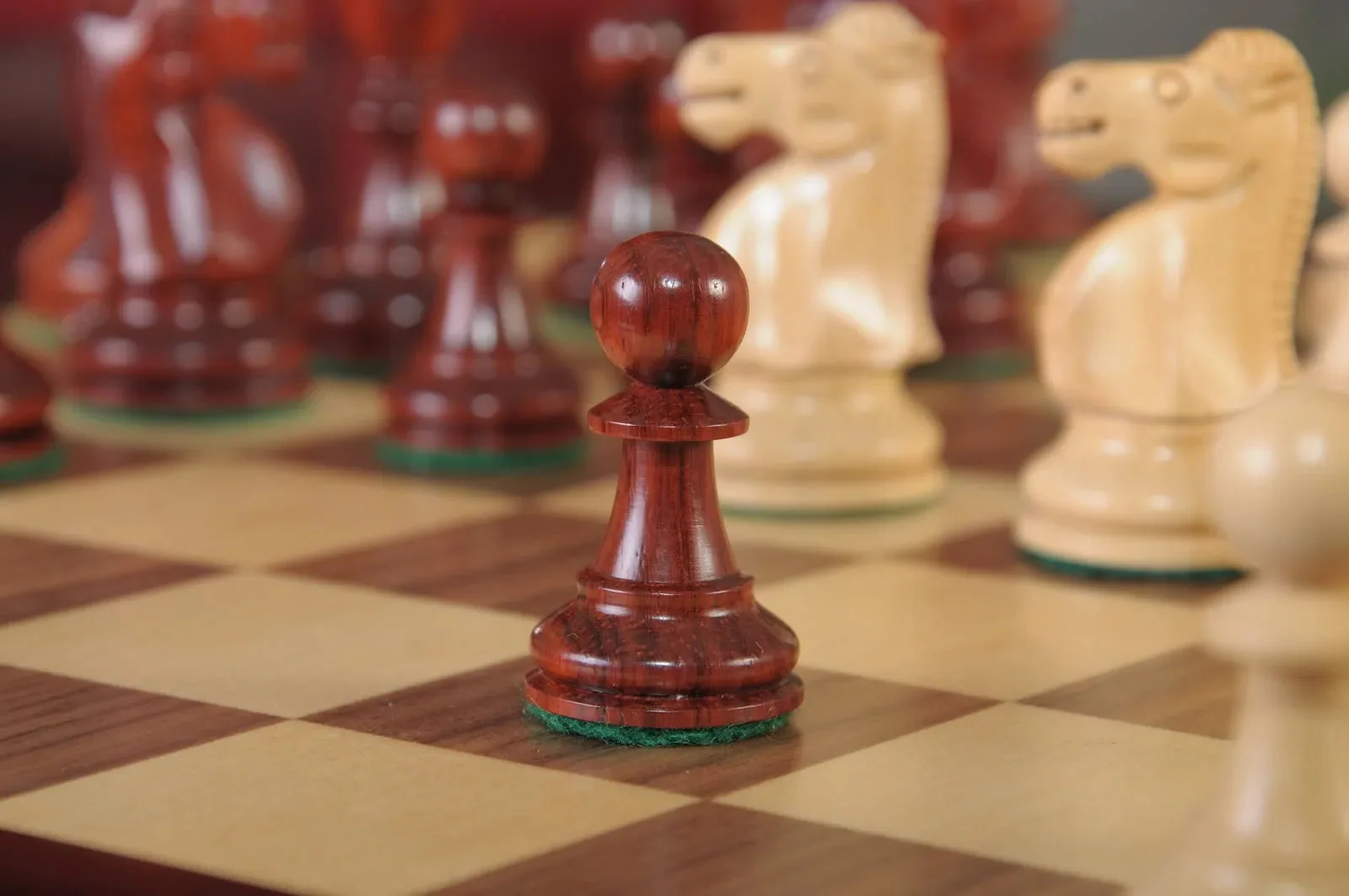 The Reykjavik II Series Library Chess Set and Tiroir Combination - Image 14