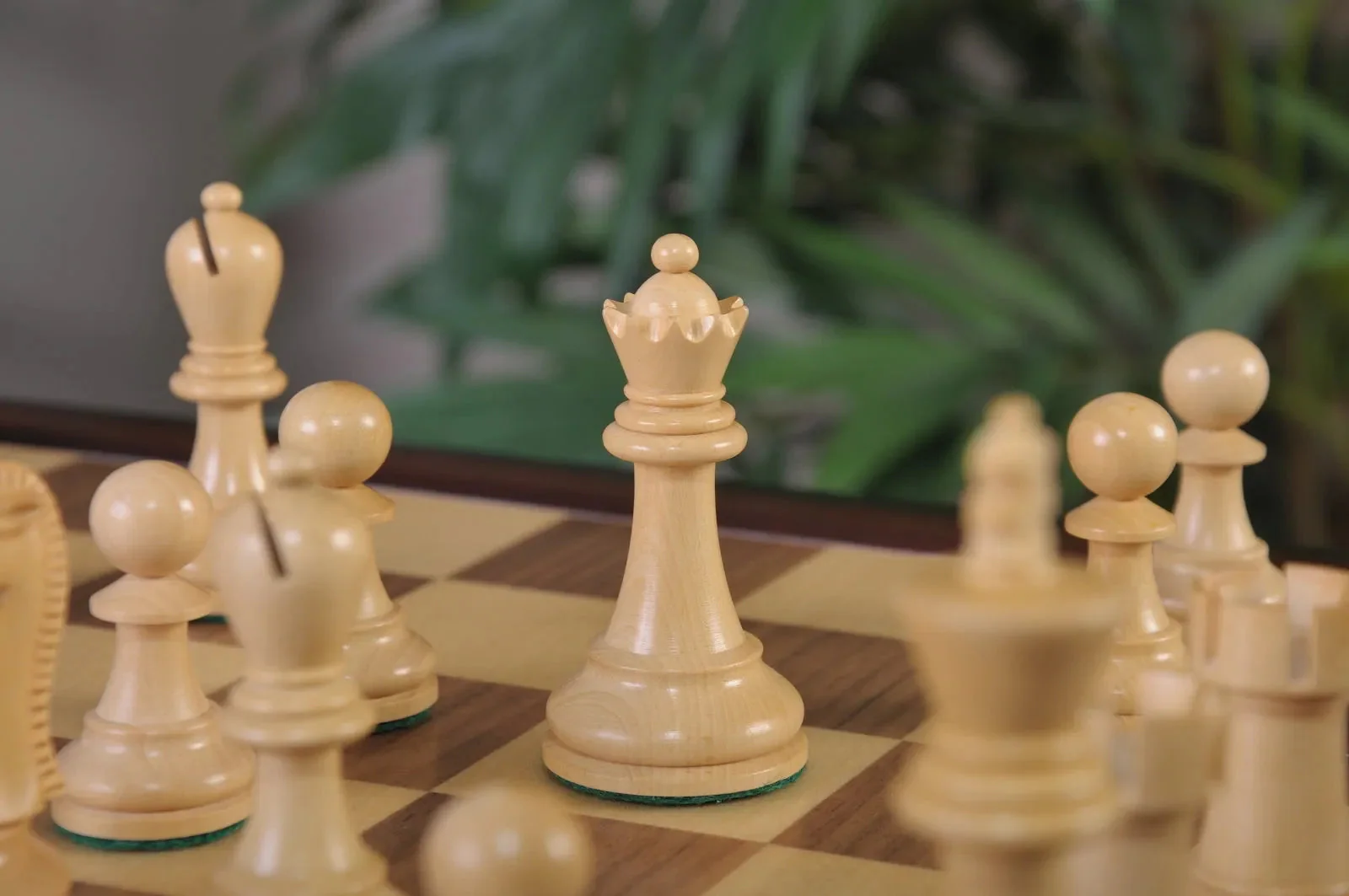 The Reykjavik II Series Library Chess Set and Tiroir Combination - Image 21