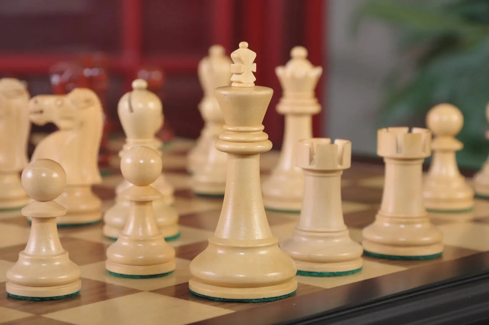 The Reykjavik II Series Library Chess Set and Tiroir Combination - Image 9