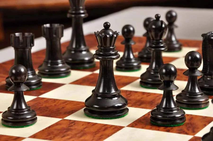 The Reykjavik II Series Prestige Chess Pieces - 3.75" King - Image 2