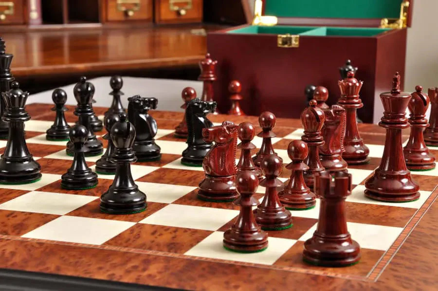 The Reykjavik II Series Prestige Chess Pieces - 3.75" King - Image 6
