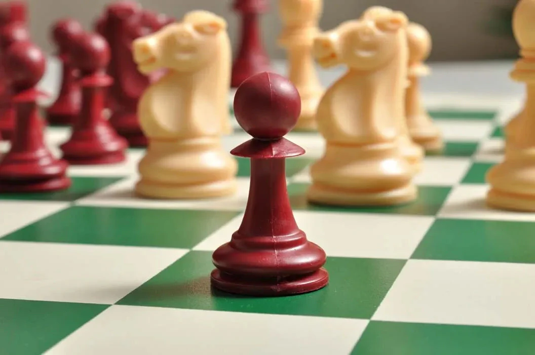 The Reykjavik Series Plastic Chess Pieces - 3.75" King - Image 10