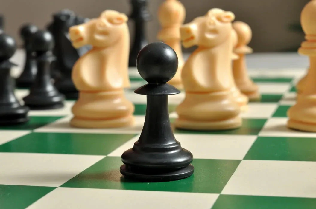 The Reykjavik Series Plastic Chess Pieces - 3.75" King - Image 16