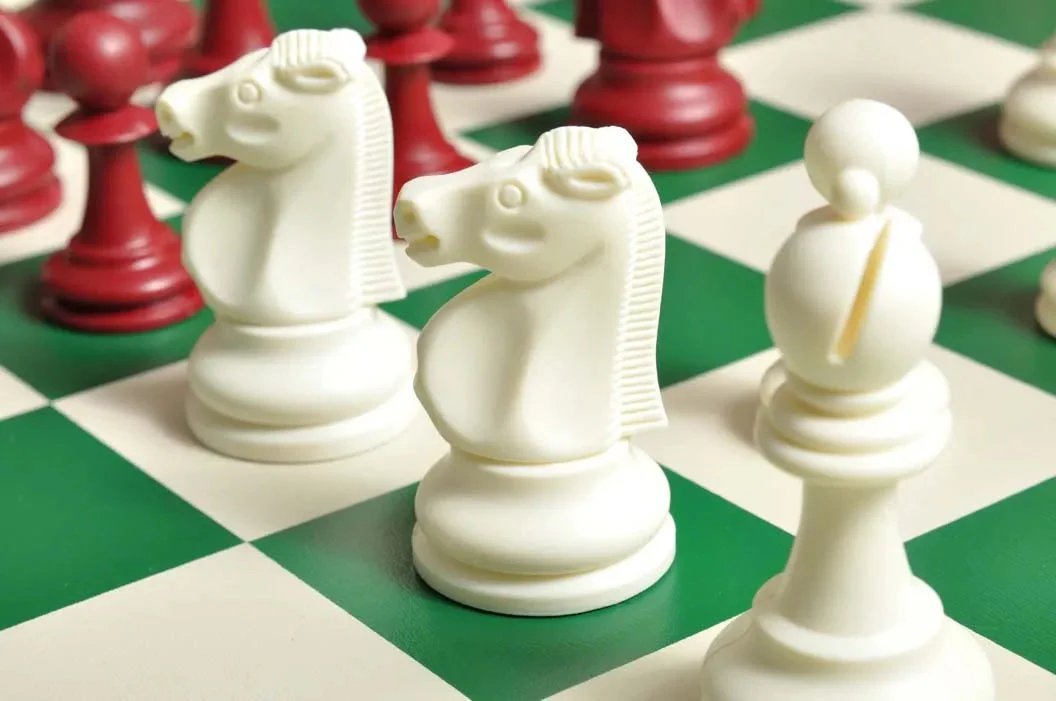The Reykjavik Series Plastic Chess Pieces - 3.75" King - Image 7