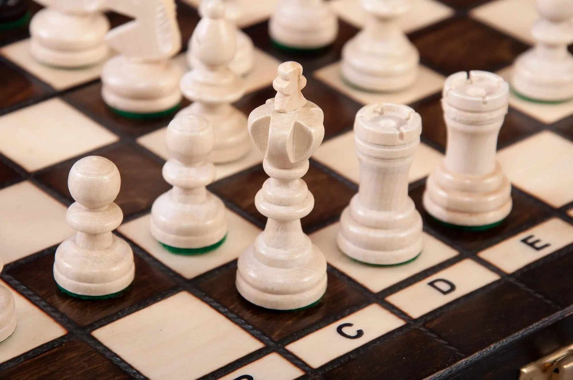 The Small Olympic Chess Set - Brown - Image 6