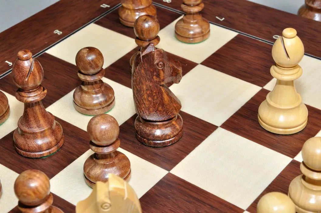 DGT Projects - USB Rosewood Board with Timeless Chess Pieces - Image 4