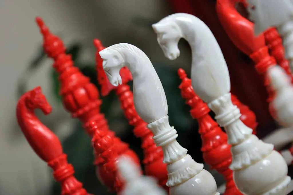 The Vizagapatam Luxury Bone Chess Pieces - 6.1" King - Image 14