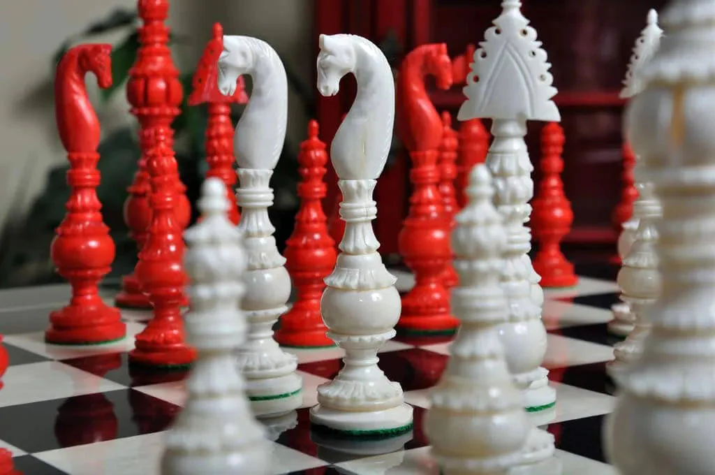 The Vizagapatam Luxury Bone Chess Pieces - 6.1" King - Image 21