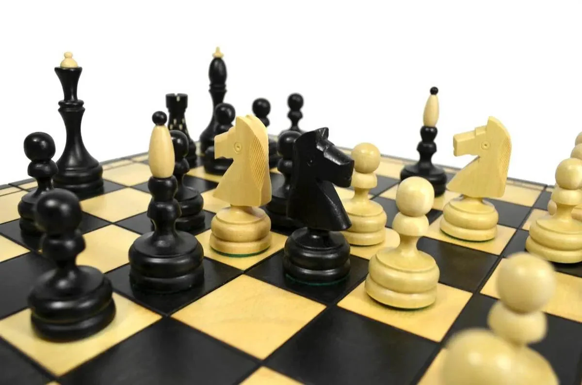 The Wholesale Chess Lodz European Chess Set - Image 3