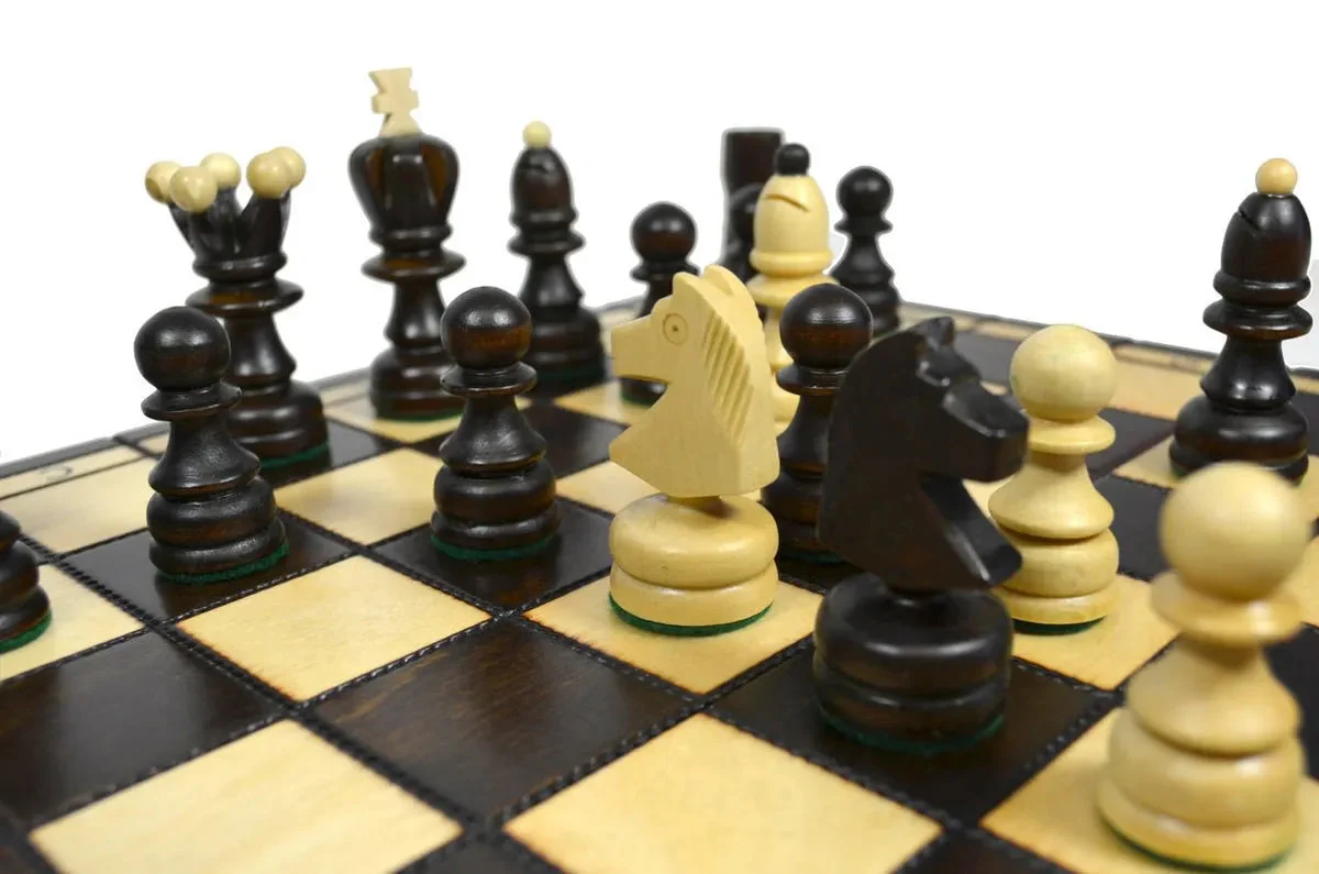The Wholesale Chess Ostrava European Chess Set - Small - Image 6