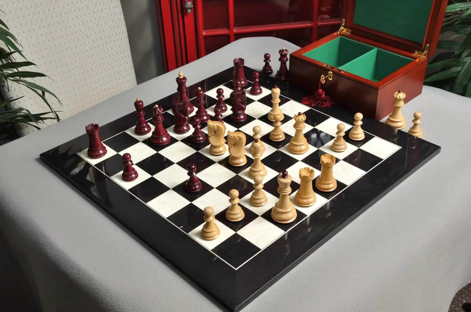 The Zagreb '59 Chess Set and Board Combination -  Red Mahogany Gilded - Image 11