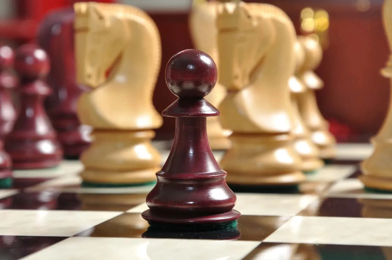 The Zagreb '59 Chess Set and Board Combination -  Red Mahogany Gilded - Image 6