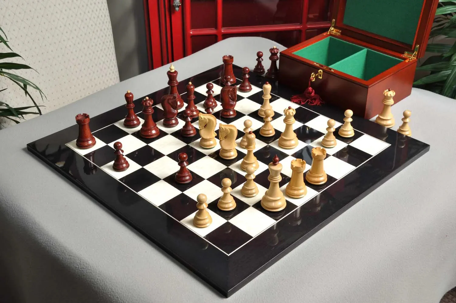 The Zagreb '59 Chess Set, Box and Board Combination -  Mahogany Gilded - Image 3