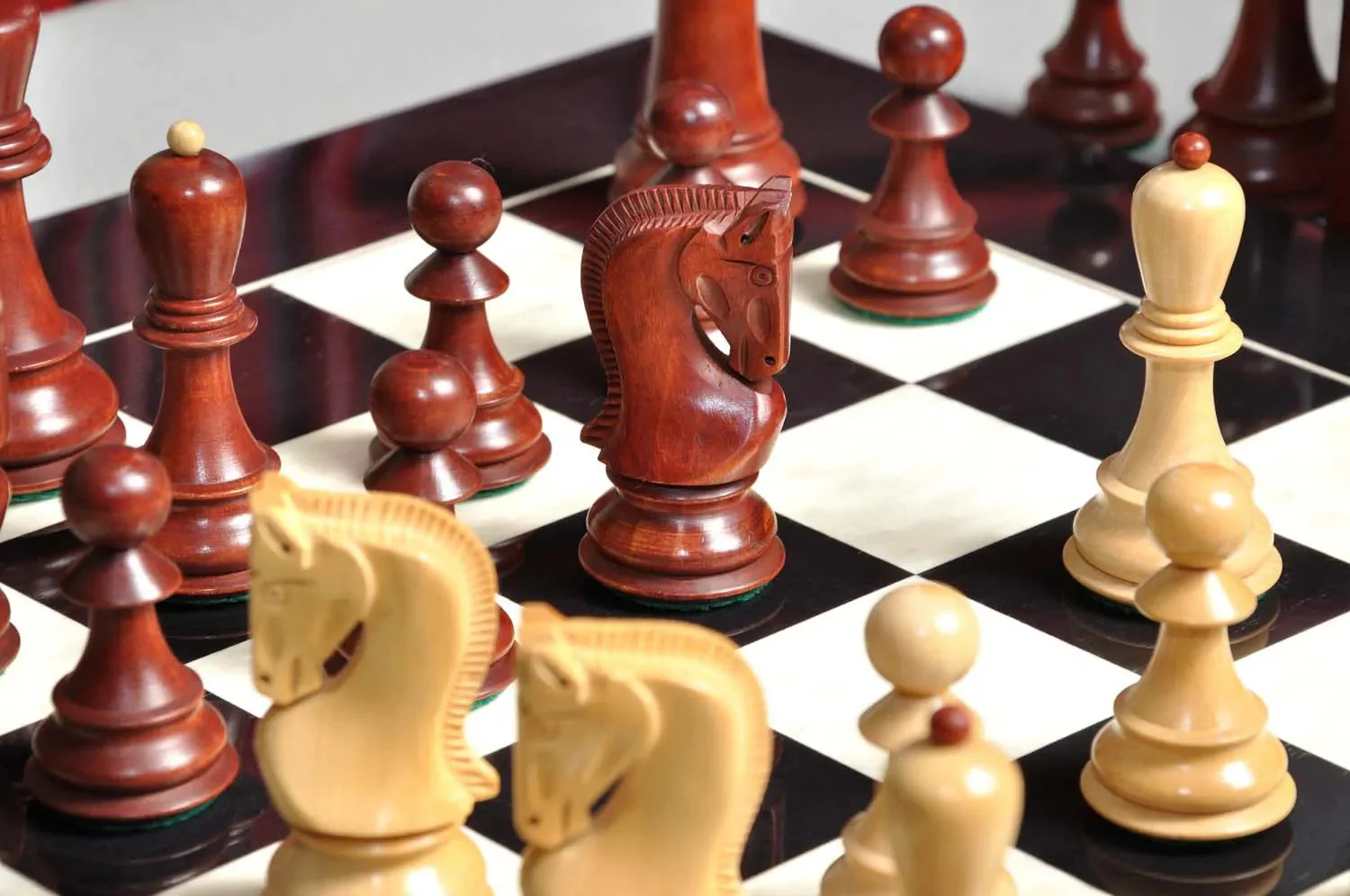 The Zagreb '59 Chess Set, Box and Board Combination -  Mahogany Gilded - Image 5
