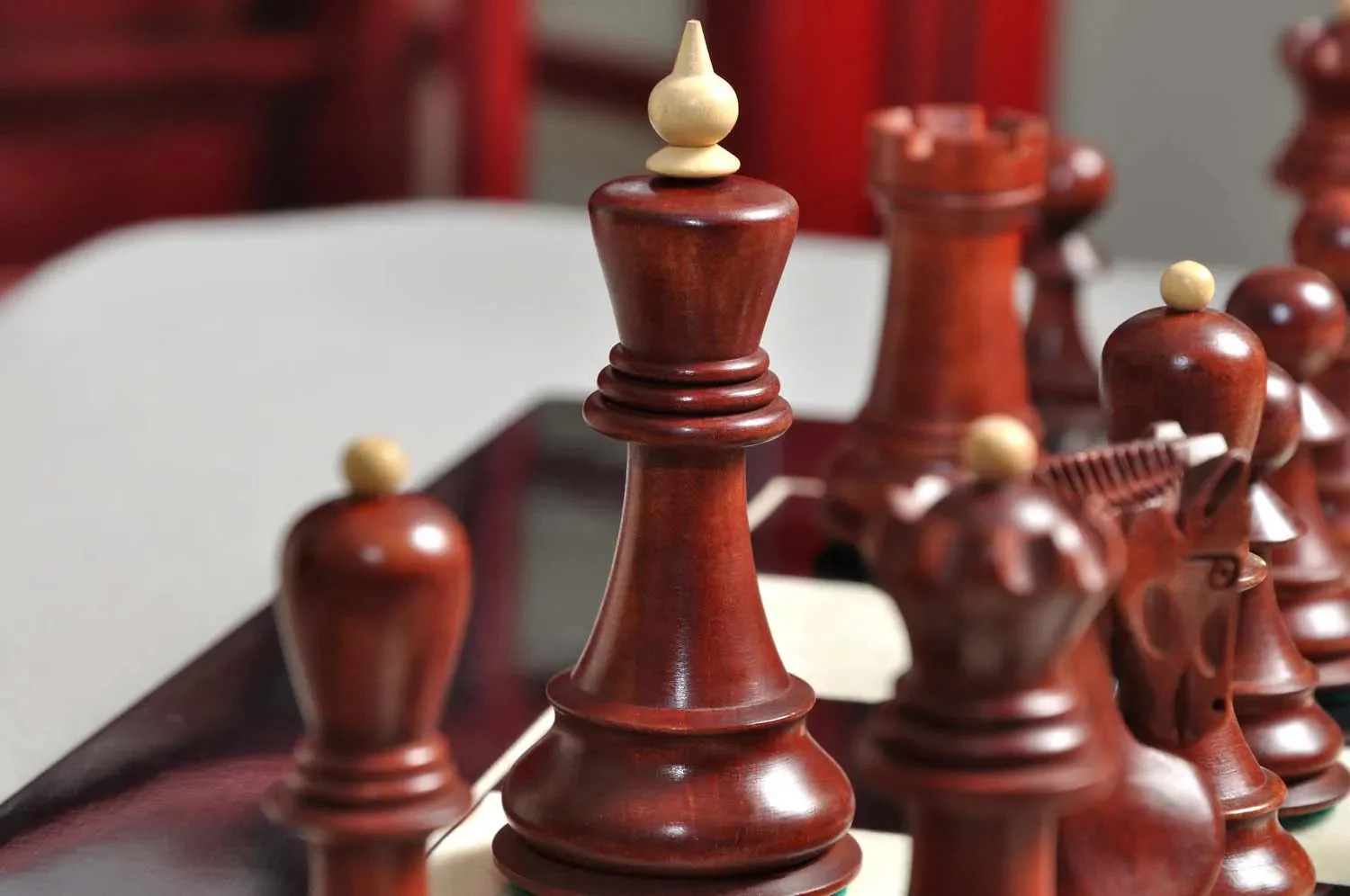The Zagreb '59 Chess Set, Box and Board Combination -  Mahogany Gilded - Image 6