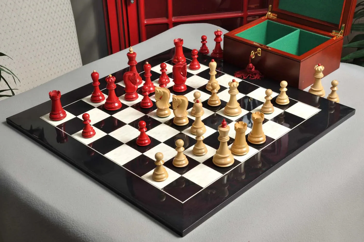 The Zagreb '59 Chess Set, Box and Board Combination - Red Stained - Image 2