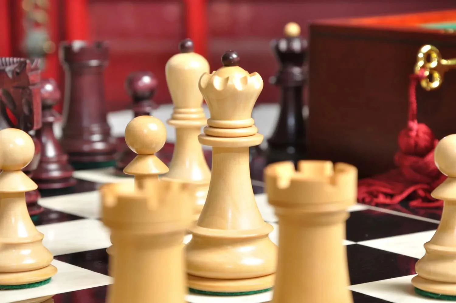 The Zagreb '59 Chess Set, Box and Board Combination -  Purpleheart Gilded - Image 4