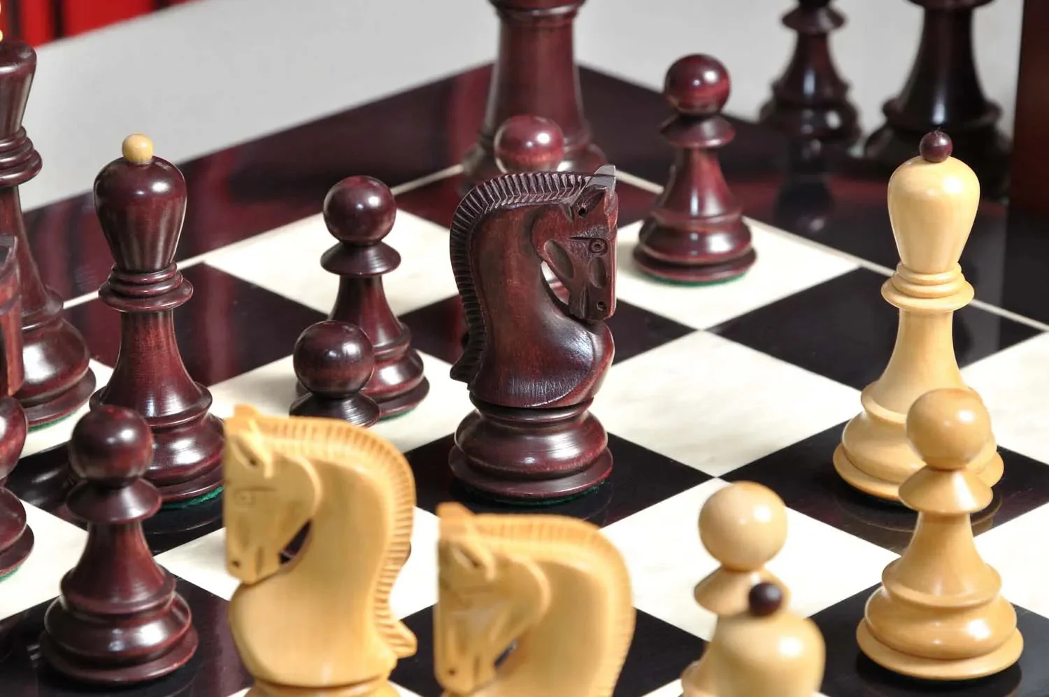 The Zagreb '59 Chess Set, Box and Board Combination -  Purpleheart Gilded - Image 5
