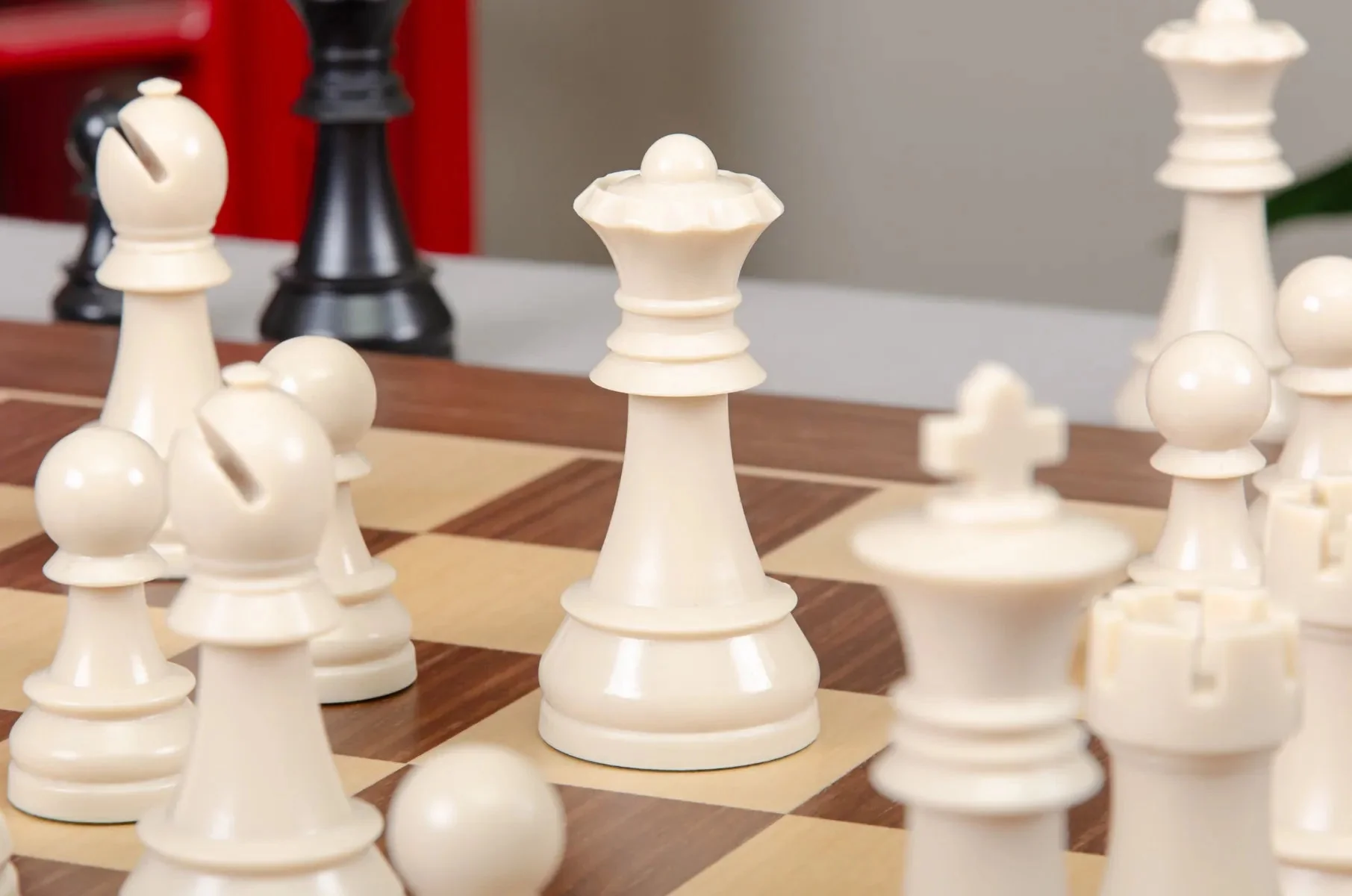 The German Series Triple Weighted Regulation Plastic Chess Pieces - 3.75" King - Image 5
