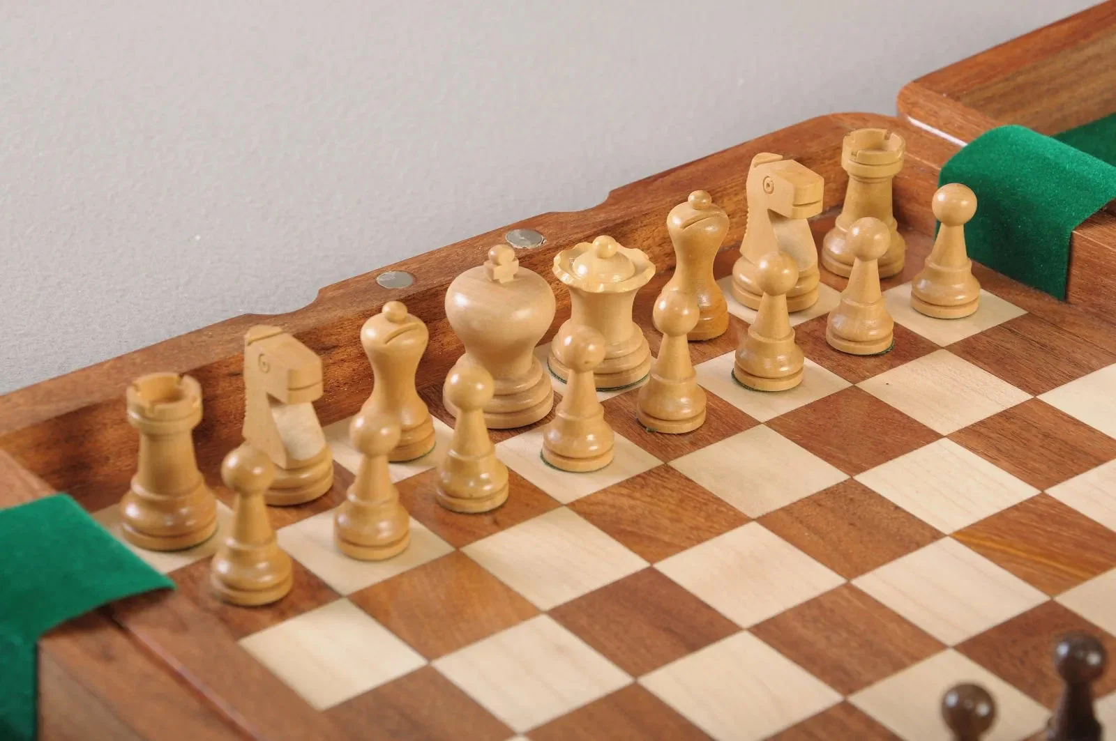 ULTIMATE WOODEN Magnetic Travel Chess Set - 10" - Image 3