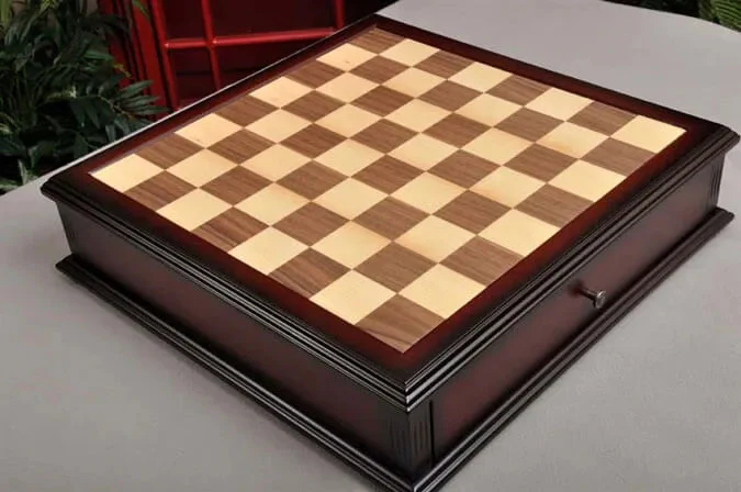 Walnut and Maple Classical Tiroir Chess Board with Storage Drawers - 1.75 in. (4.45cm) - Image 3
