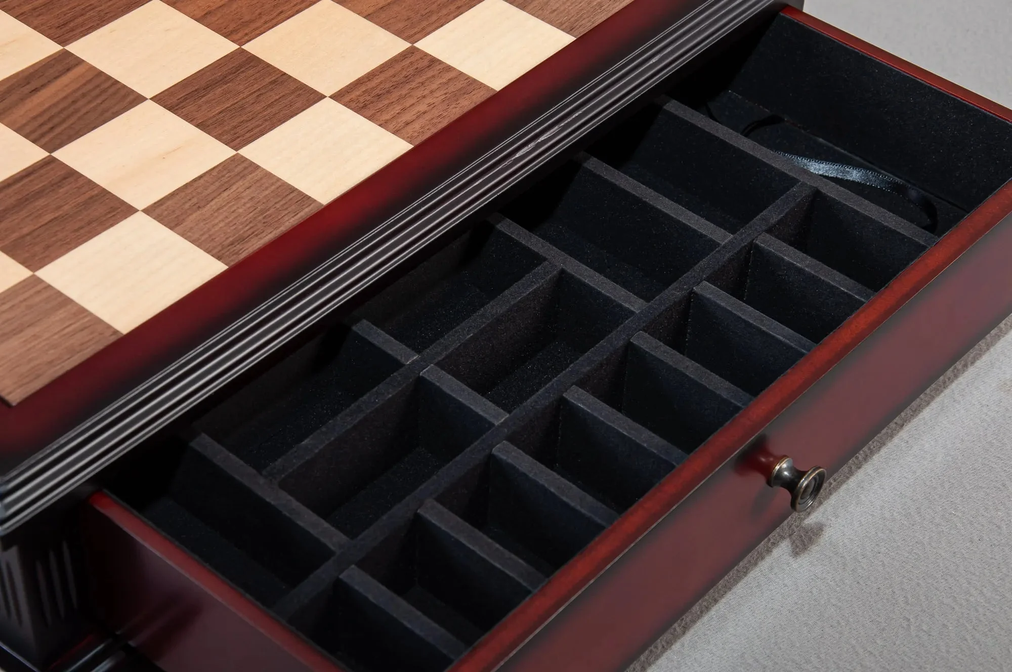 Walnut and Maple Classical Tiroir Chess Board with Storage Drawers - 1.75 in. (4.45cm) - Image 7