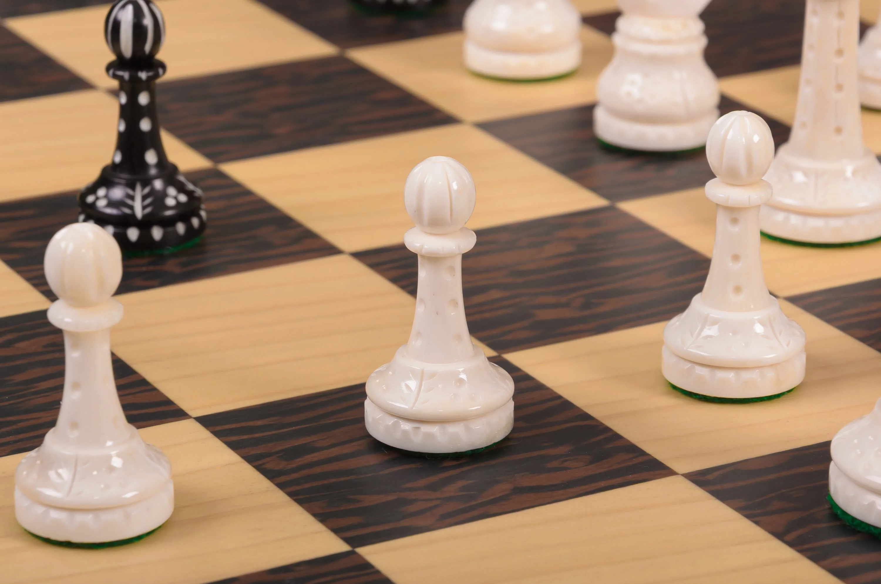 The Worthington Luxury Bone Chess Pieces - 4.0" King - Image 4